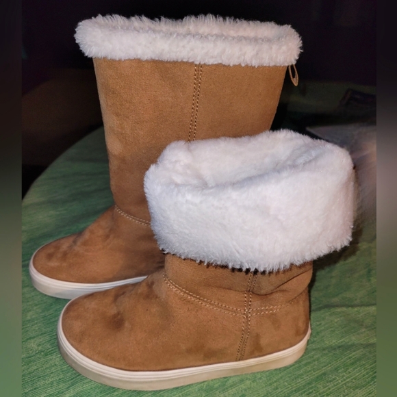 Old Navy girls sz. 13 boots, tan boots girls 13, fur lined girls nubuck boots 13 - Picture 1 of 11